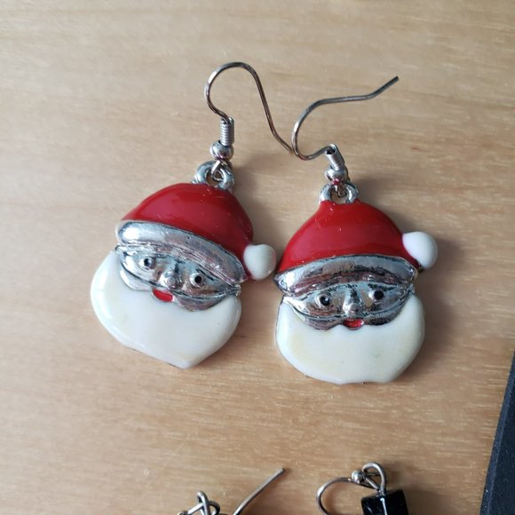 8 Christmas Brooch Pins and 3 Earrings - Picture 3 of 9